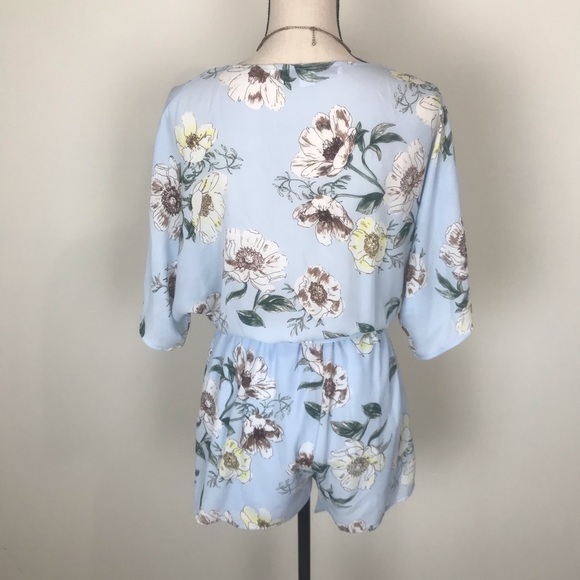 NWOT Floral V-neck Shorts Romper - Picture 4 of 5